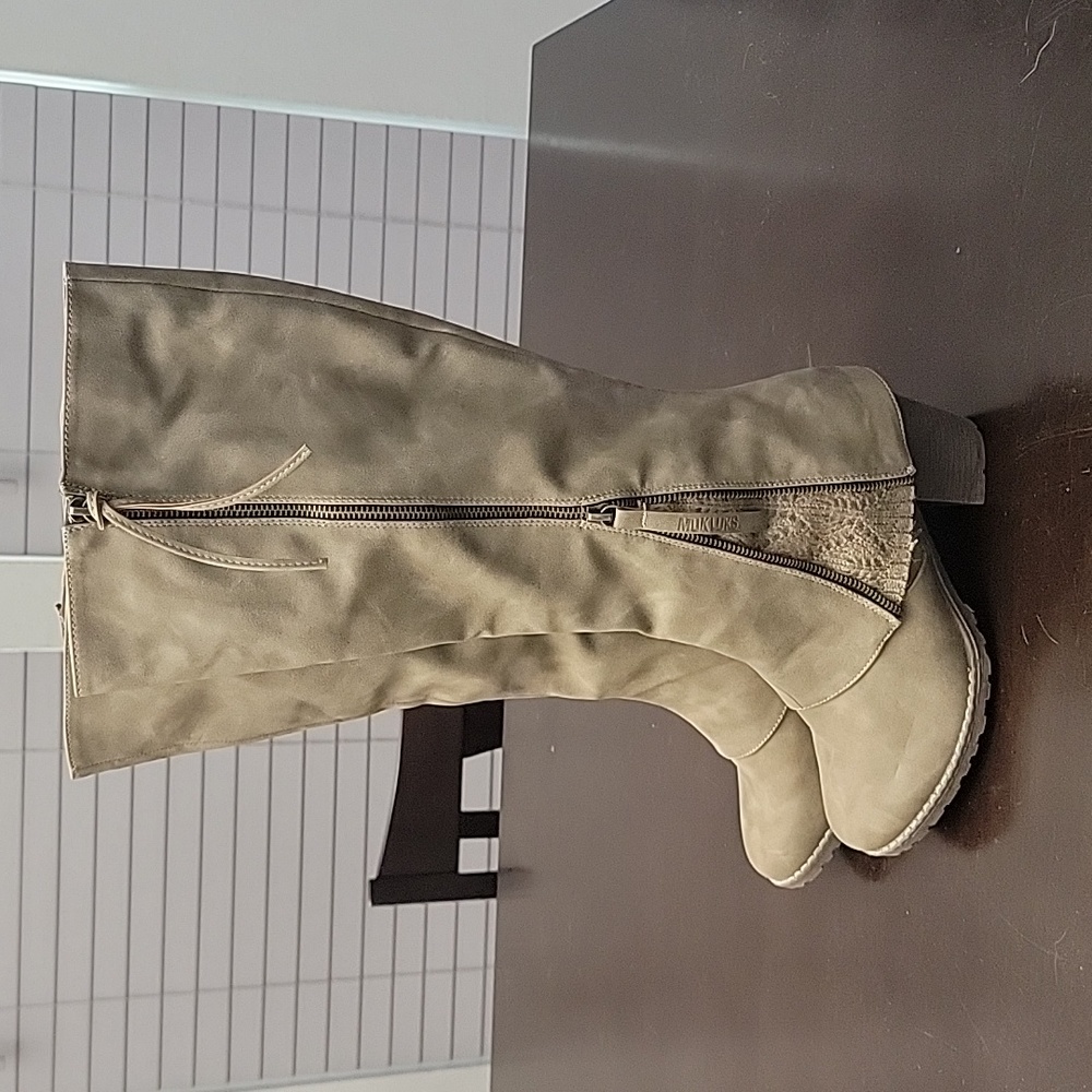 Muk Luks Women's Boots Size 10